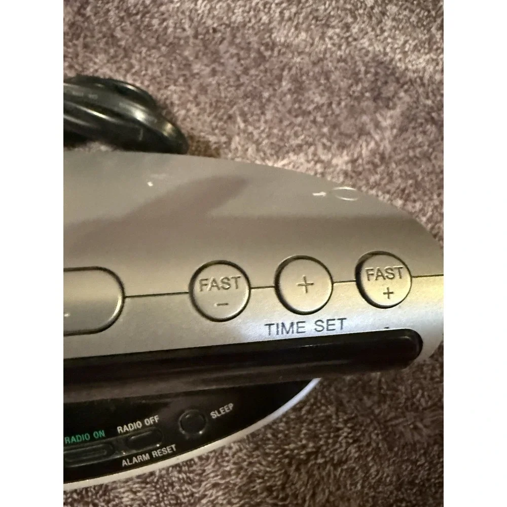 SONY Dream Machine Large Display Clock AM/FM Radio Dual Alarm ICF-C492 green LED